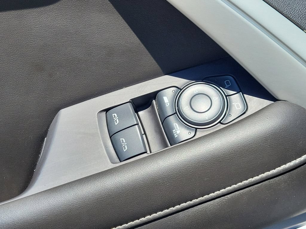 Used 2016 Chevrolet Camaro LT RWD image 11