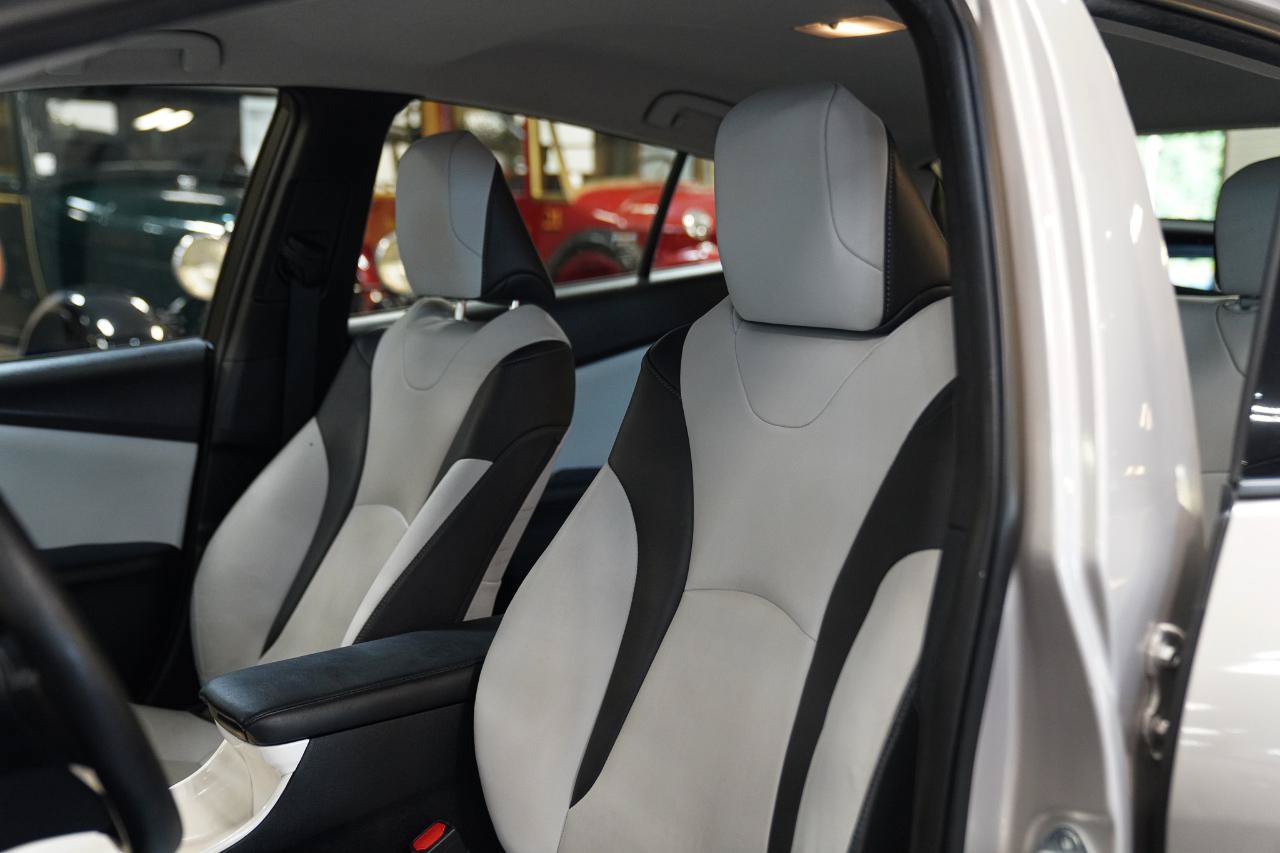 Used 2017 Toyota Prius Prime Premium w/ Carpet Mat Package FWD image 22