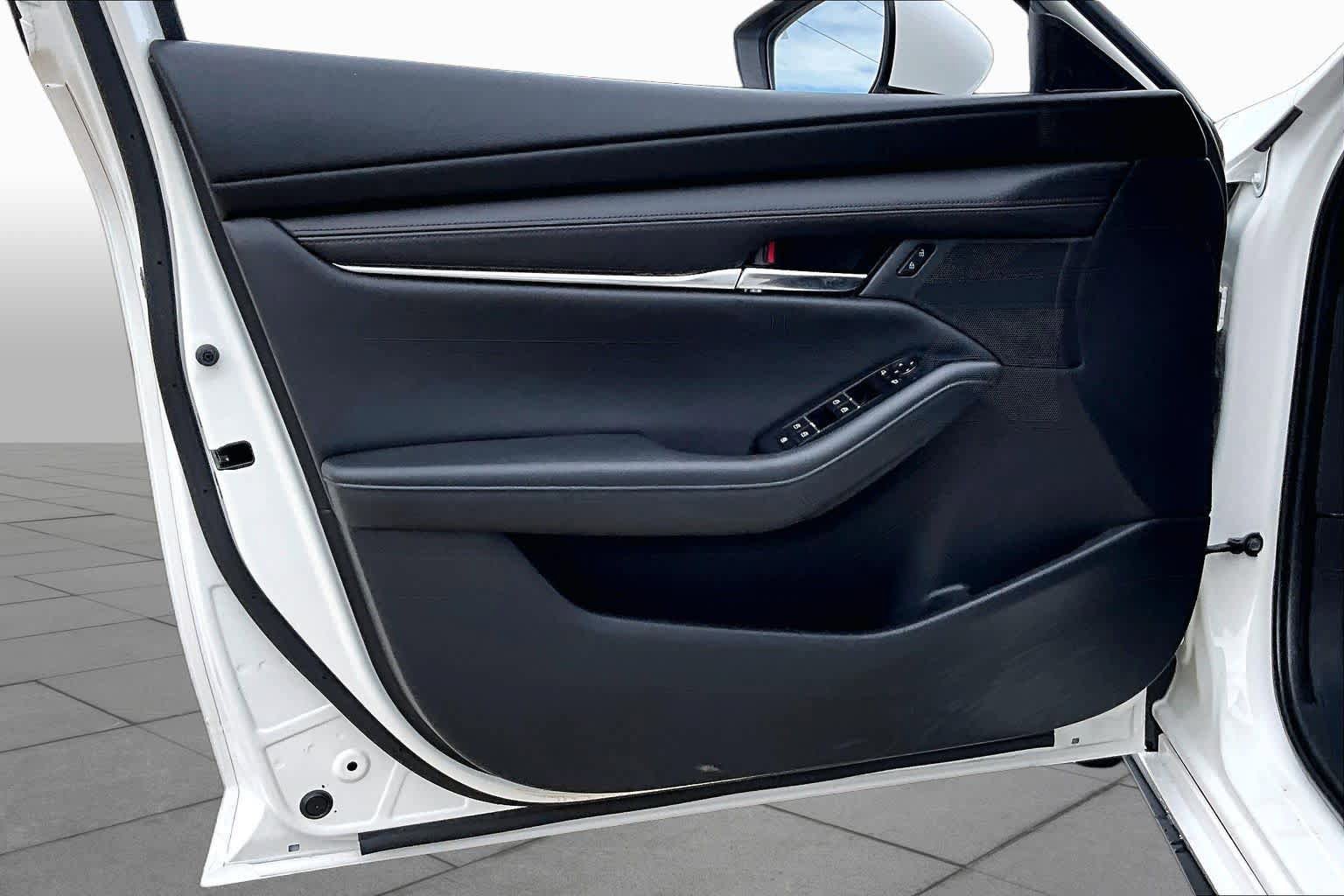 Used 2019 MAZDA MAZDA3 Sedan FWD image 21