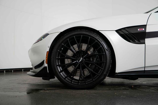 Used 2022 Aston Martin V8 Vantage Coupe image 12