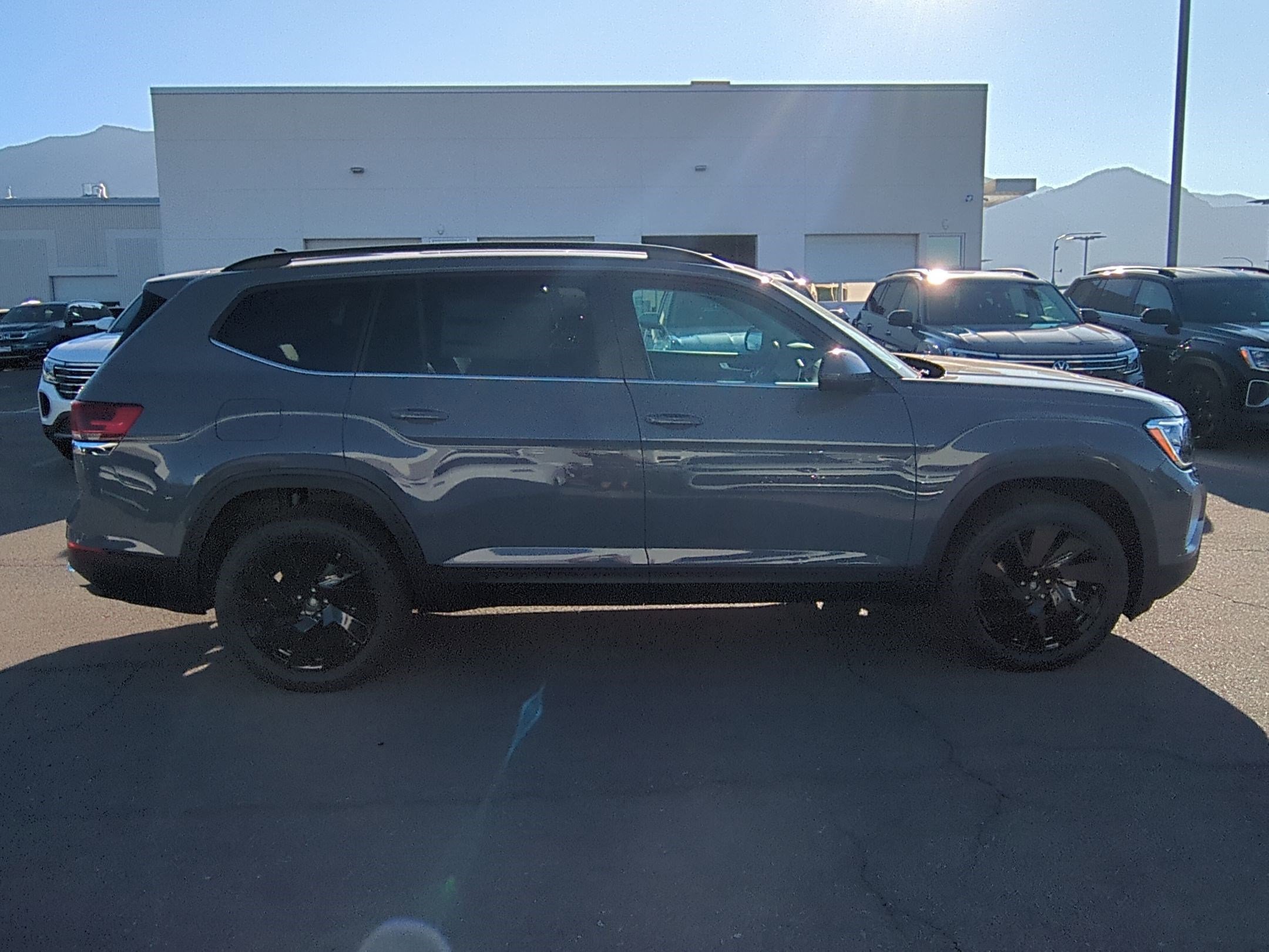 New 2026 Volkswagen Atlas SE image 2