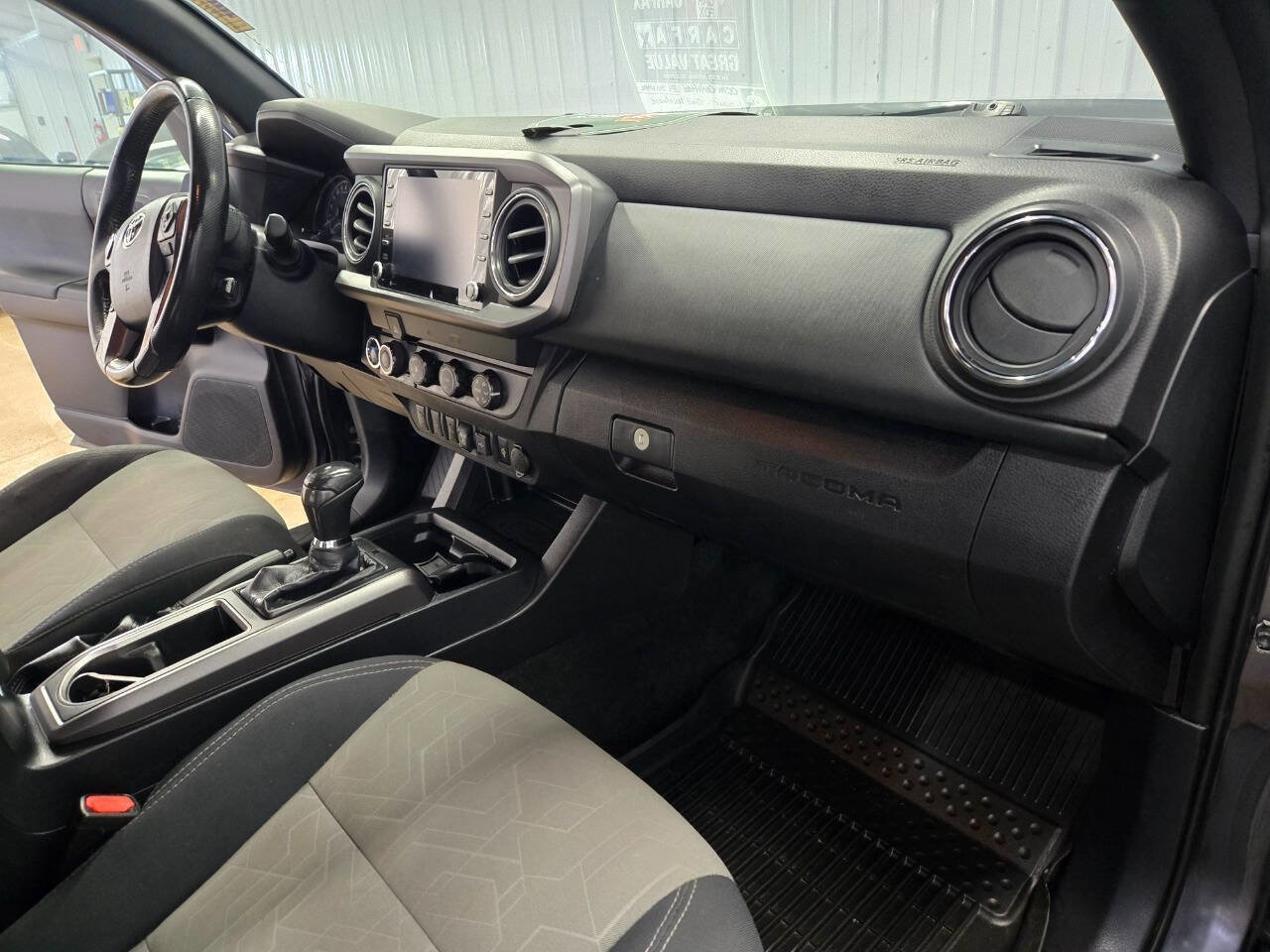Used 2020 Toyota Tacoma TRD Off-Road w/ Technology Package AWD/4WD image 28