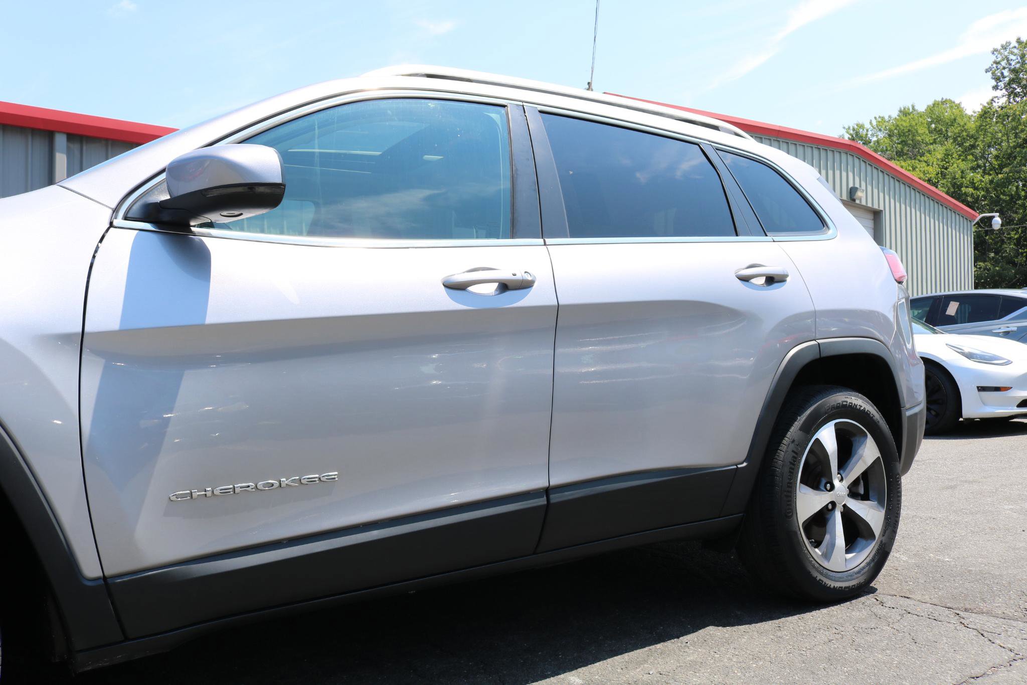 Used 2020 Jeep Cherokee Limited image 8