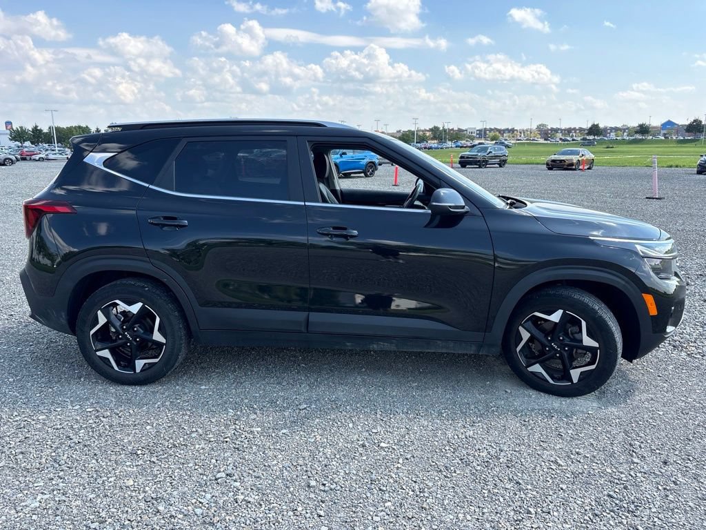 Used 2025 Kia Seltos EX w/ EX Sunroof Package FWD image 11