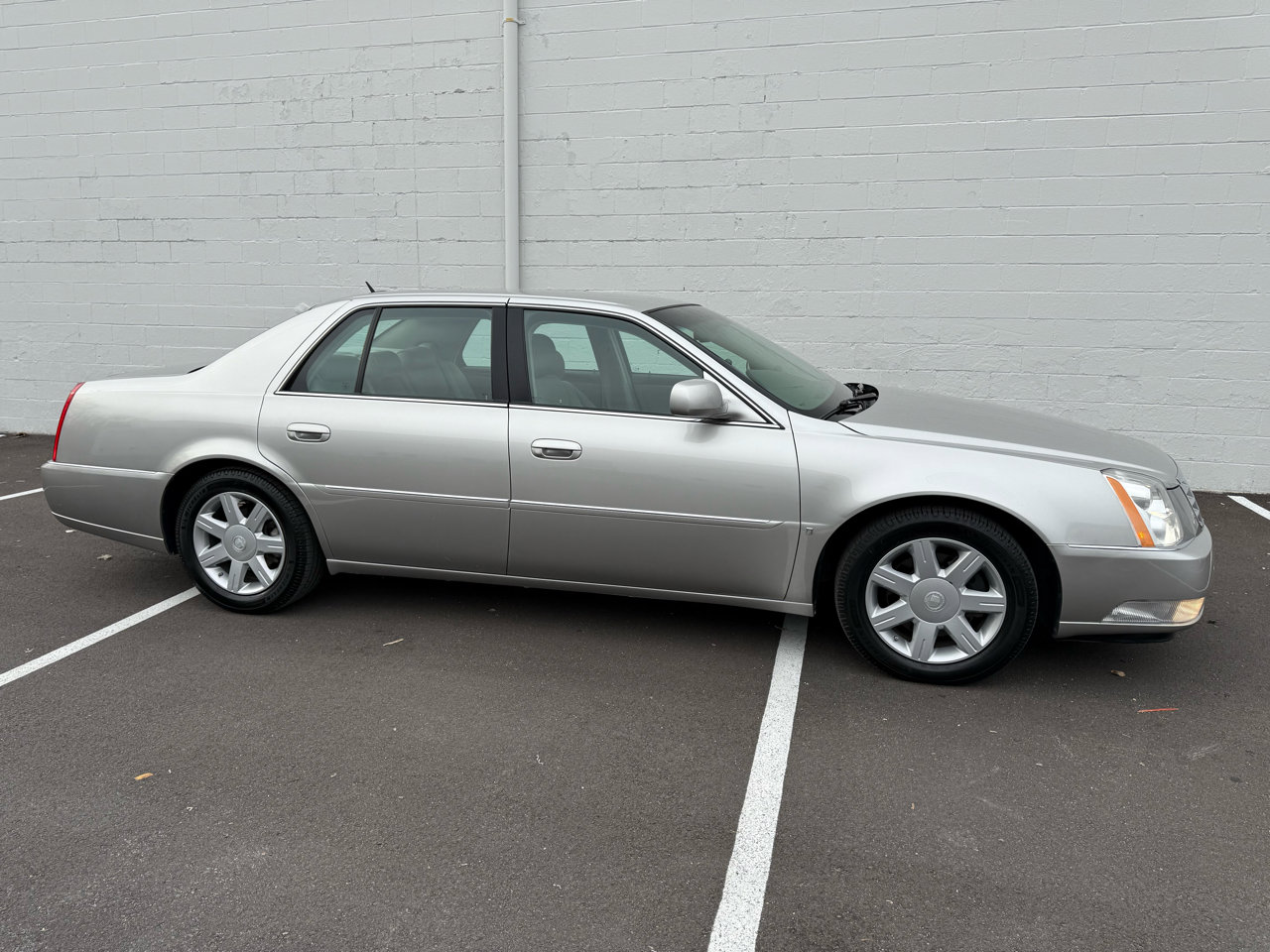 Used 2006 Cadillac DTS image 24