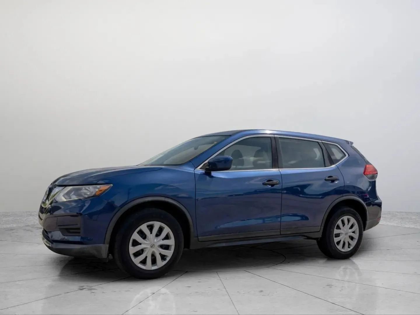 Used 2017 Nissan Rogue S image 1