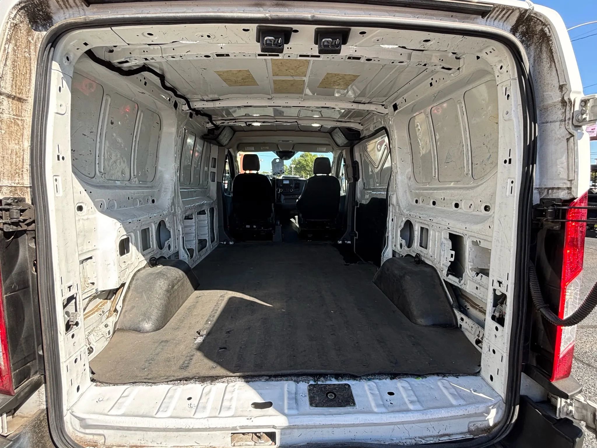 Used 2020 Ford Transit 150 Low Roof RWD image 12