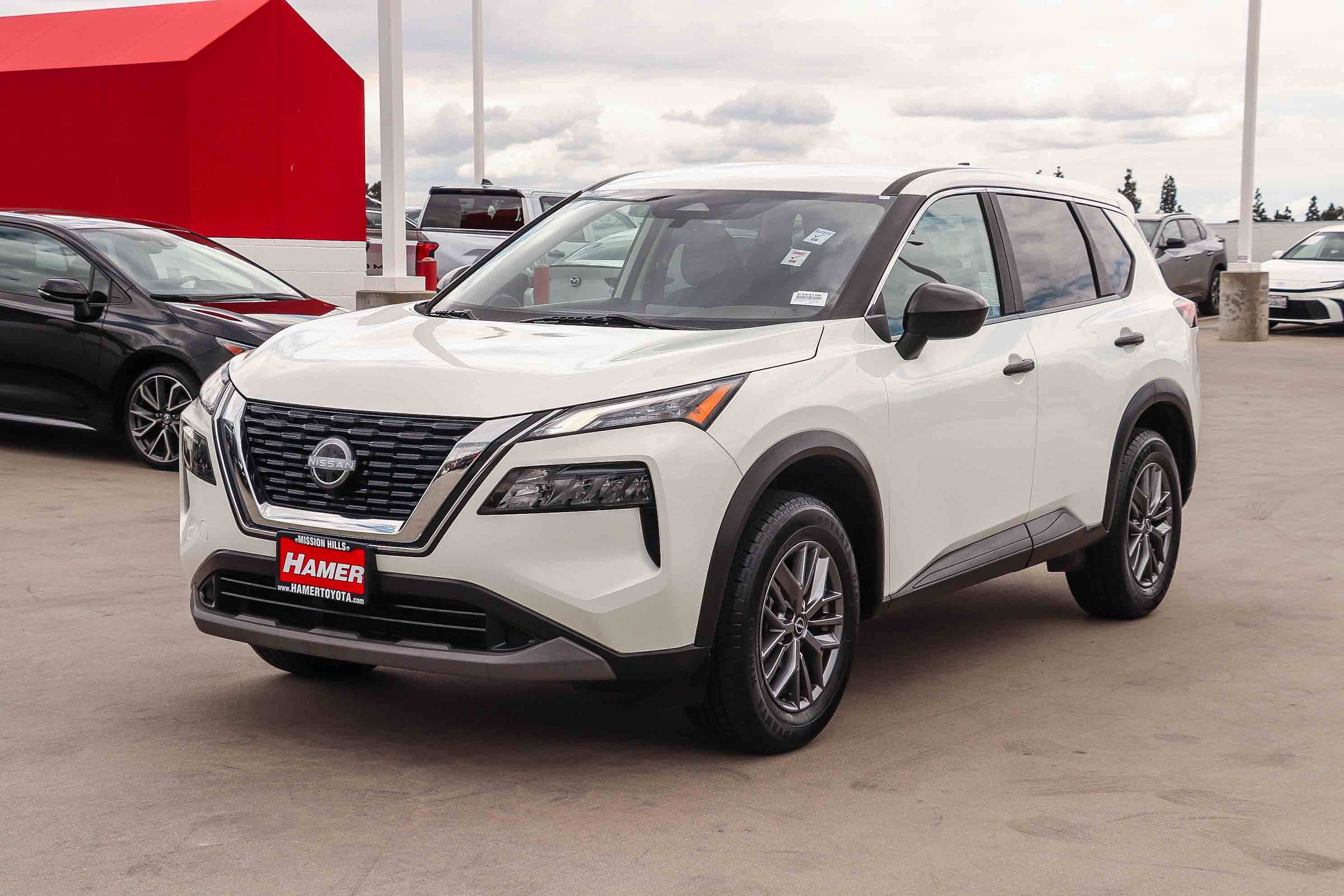 Used 2023 Nissan Rogue S AWD/4WD image 3
