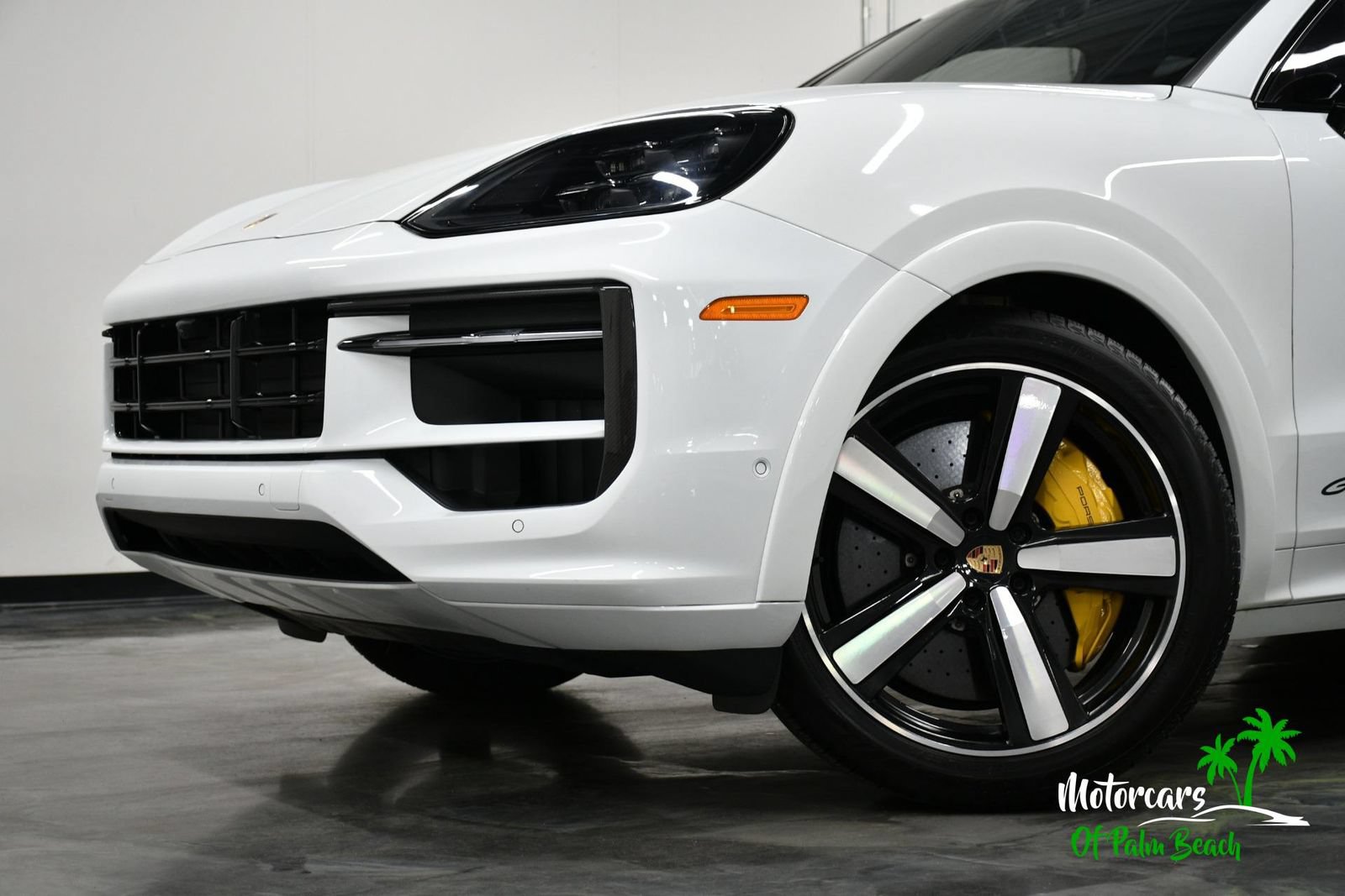 Used 2025 Porsche Cayenne GTS AWD/4WD image 4