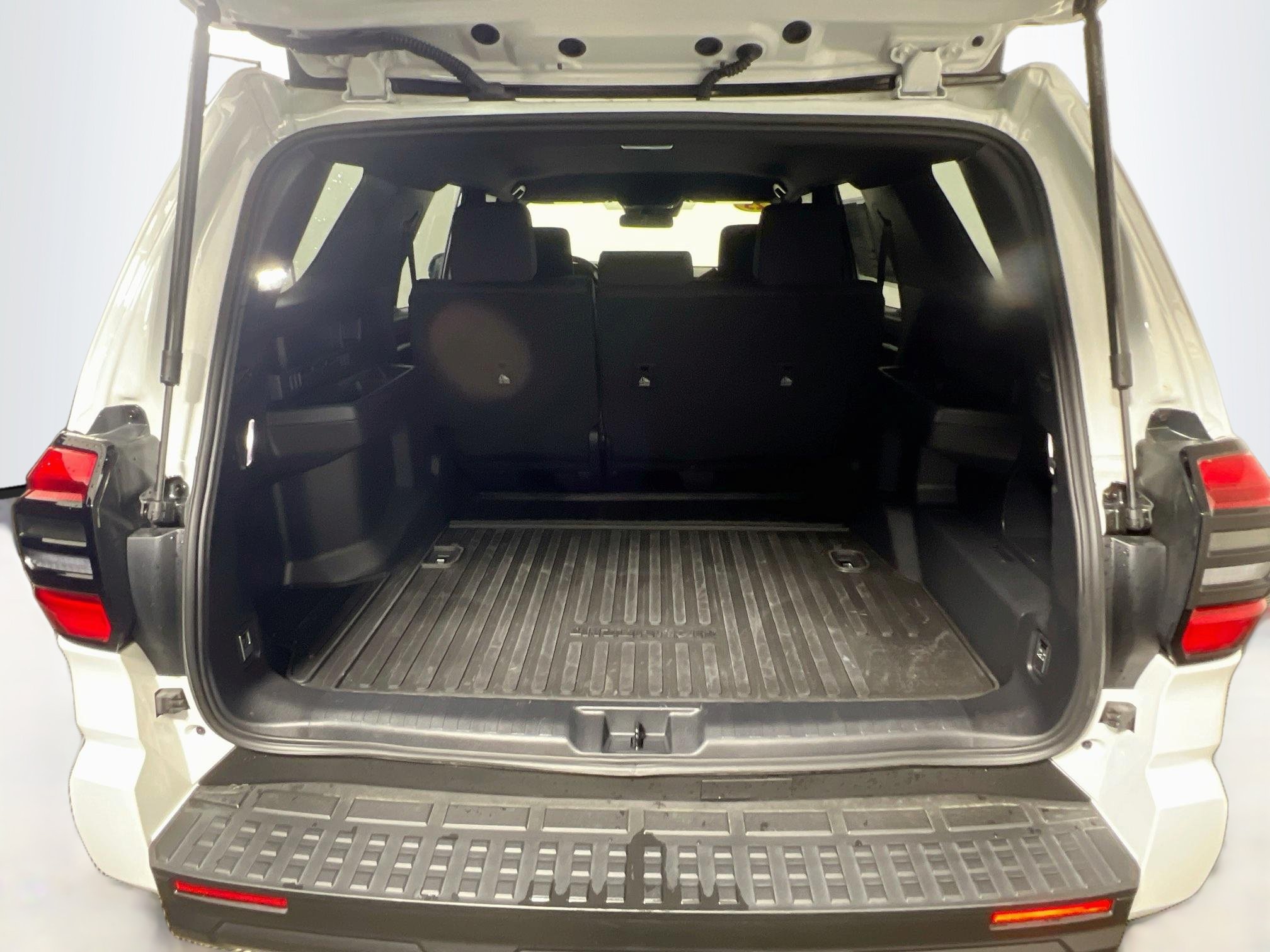 Used 2025 Toyota 4Runner SR5 AWD/4WD image 33