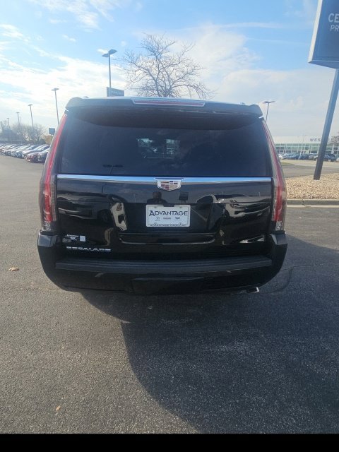 Used 2018 Cadillac Escalade Platinum AWD/4WD image 11