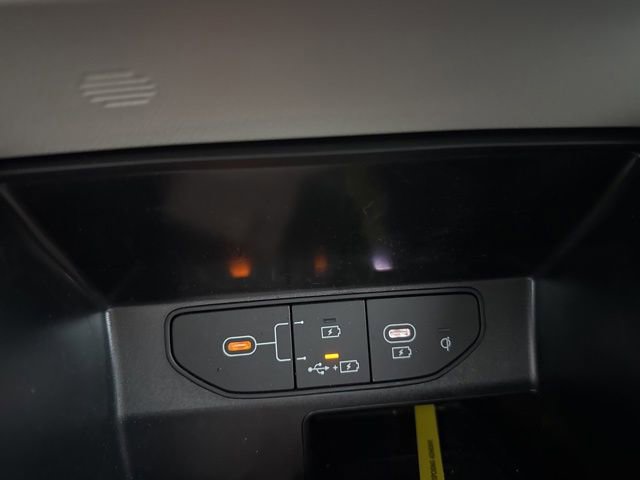 Used 2025 Kia Sorento S image 21