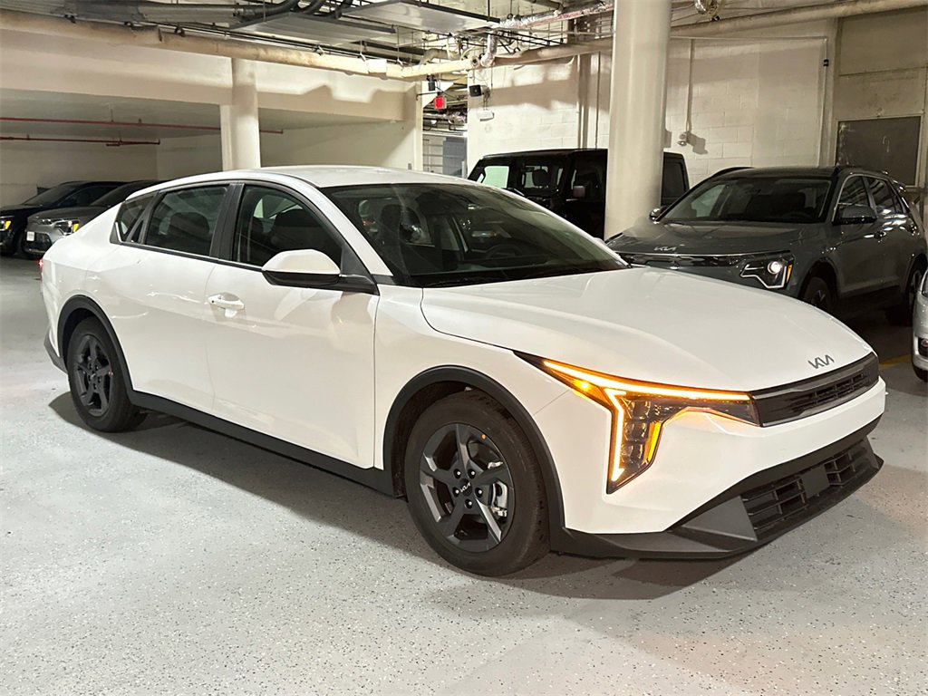 New 2025 Kia K4 LXS
