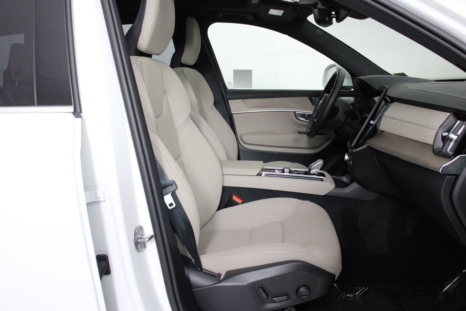 Certified 2026 Volvo XC90 B6 Plus AWD/4WD image 29