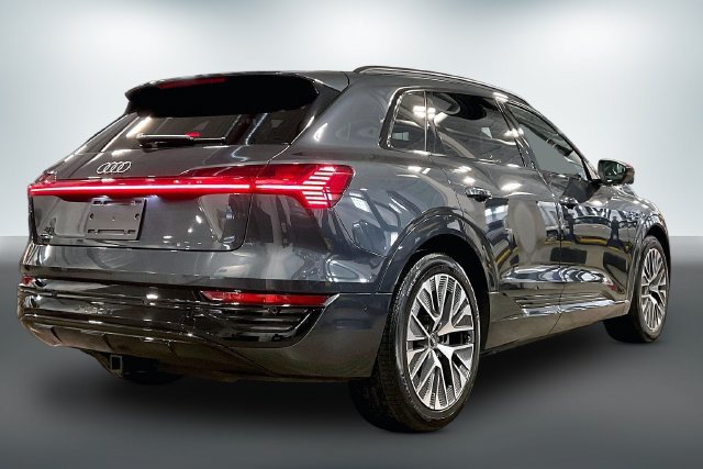 Used 2024 Audi Q8 e-tron Premium Plus AWD/4WD image 13
