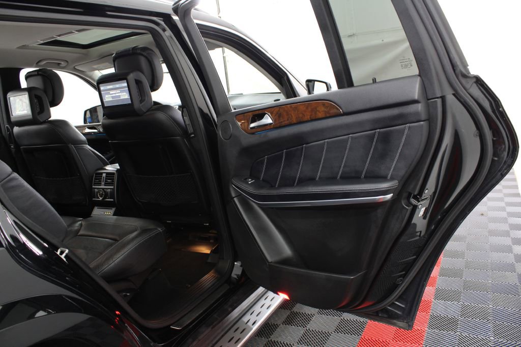 Used 2015 Mercedes-Benz GL 550 4MATIC image 28