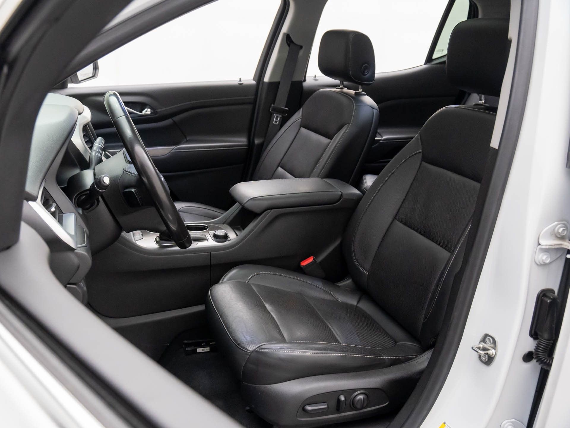 Used 2019 GMC Acadia SLT w/ LPO, Floor Liner Package image 16