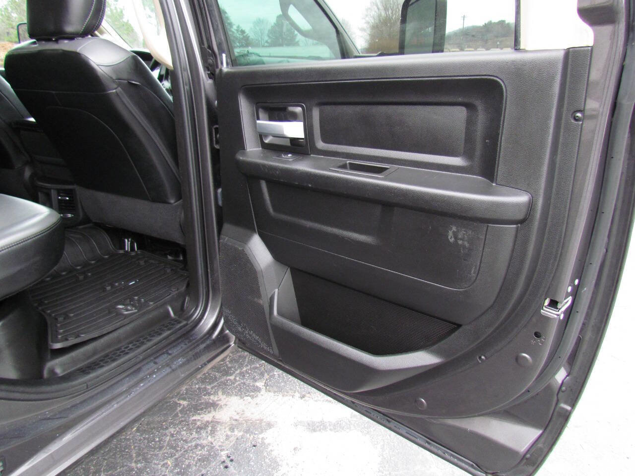 Used 2019 RAM 3500 Tradesman w/ Chrome Appearance Group image 14