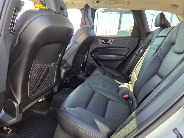 Used 2020 Volvo XC60 T5 Momentum w/ Protection Package image 5