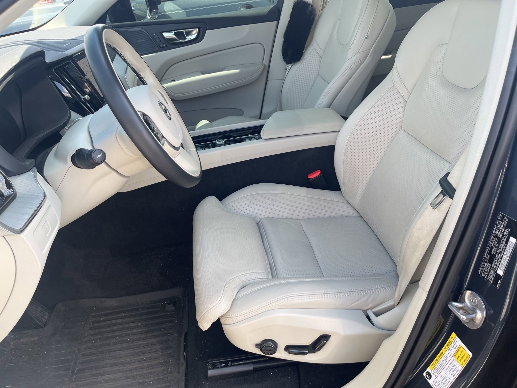 Used 2025 Volvo XC60 B5 Ultra w/ Protection Package Premier AWD/4WD image 7