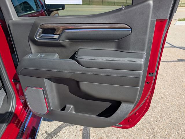 Used 2024 Chevrolet Silverado 1500 LT Trail Boss w/ Convenience Package II image 7