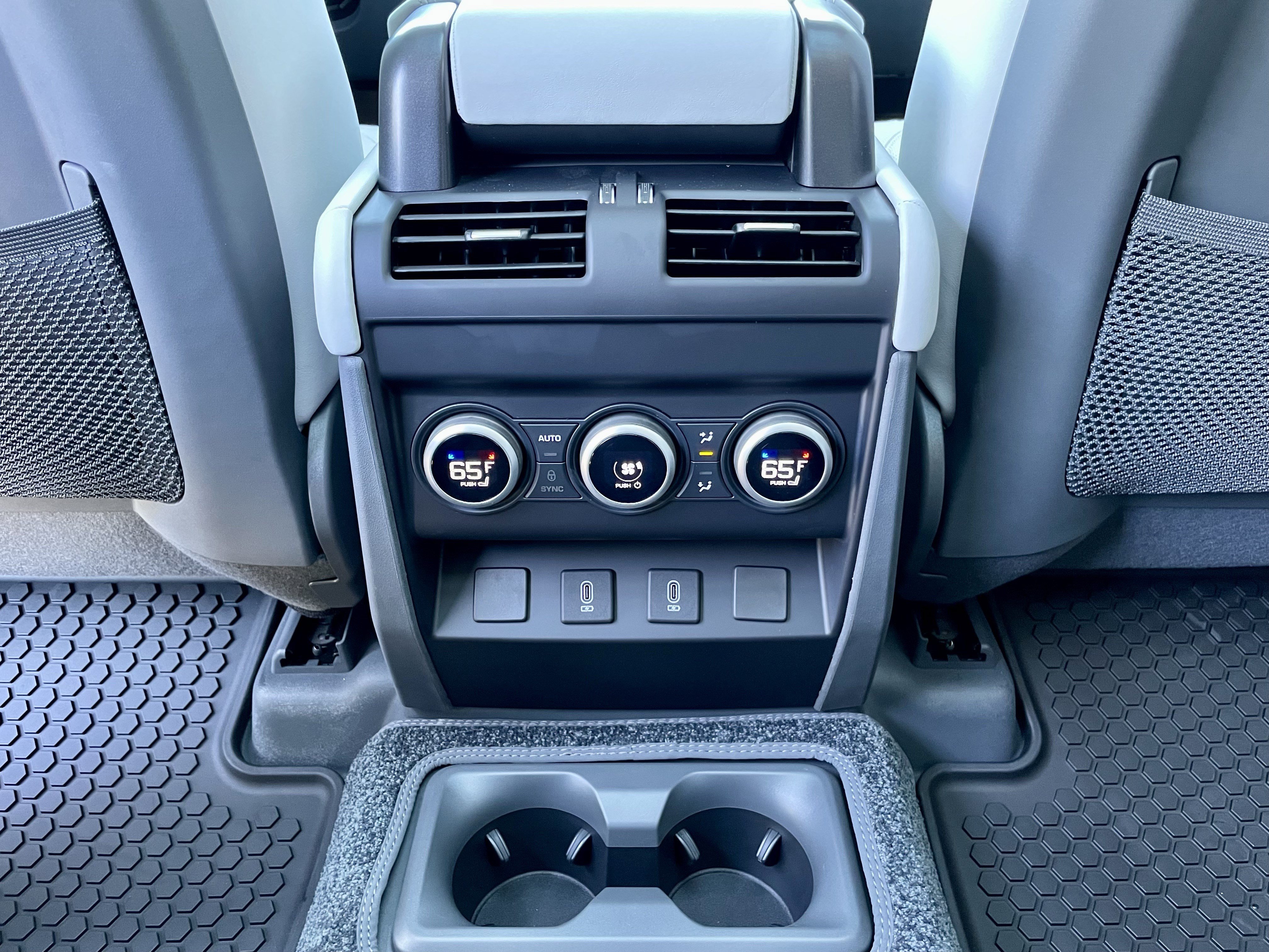 New 2026 Land Rover Defender 130 X-Dynamic SE AWD/4WD image 26