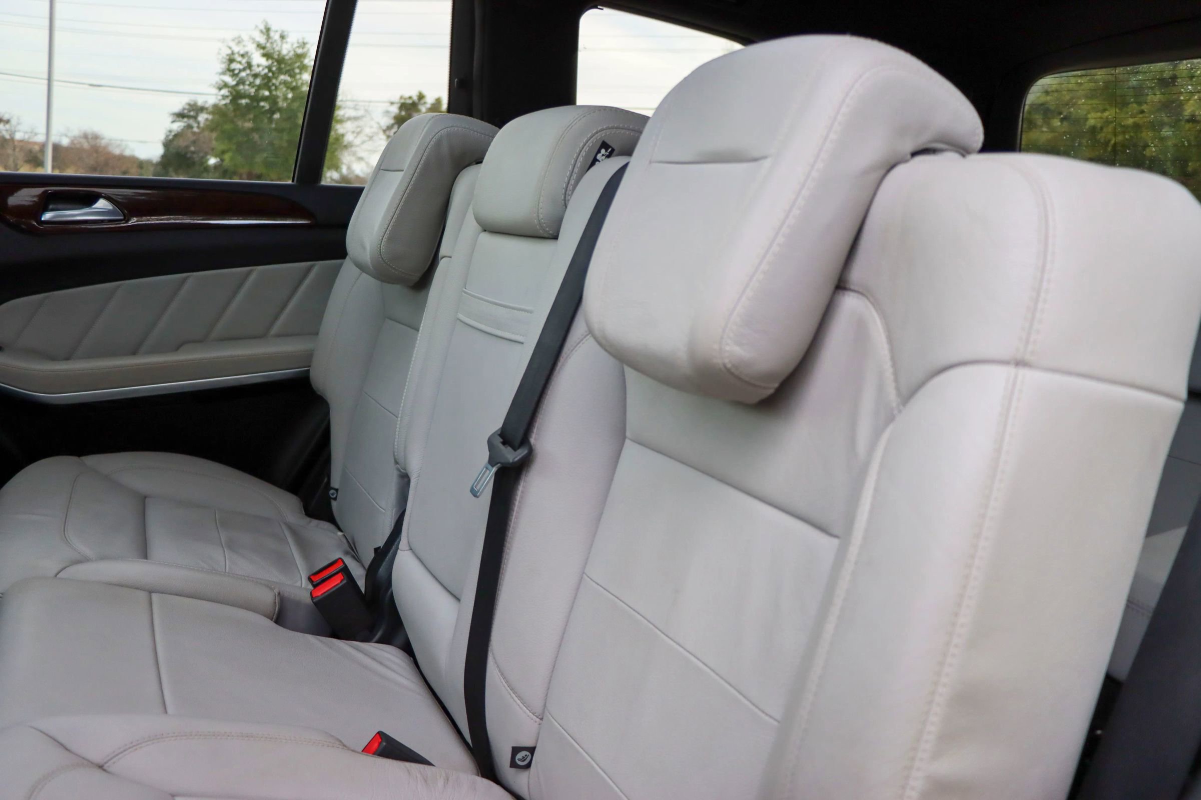 Used 2015 Mercedes-Benz GL 550 4MATIC image 32