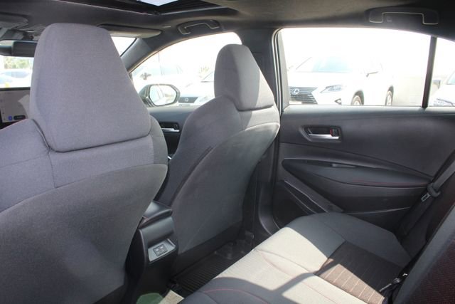 Used 2025 Toyota Corolla SE w/ SE Premium Package image 9