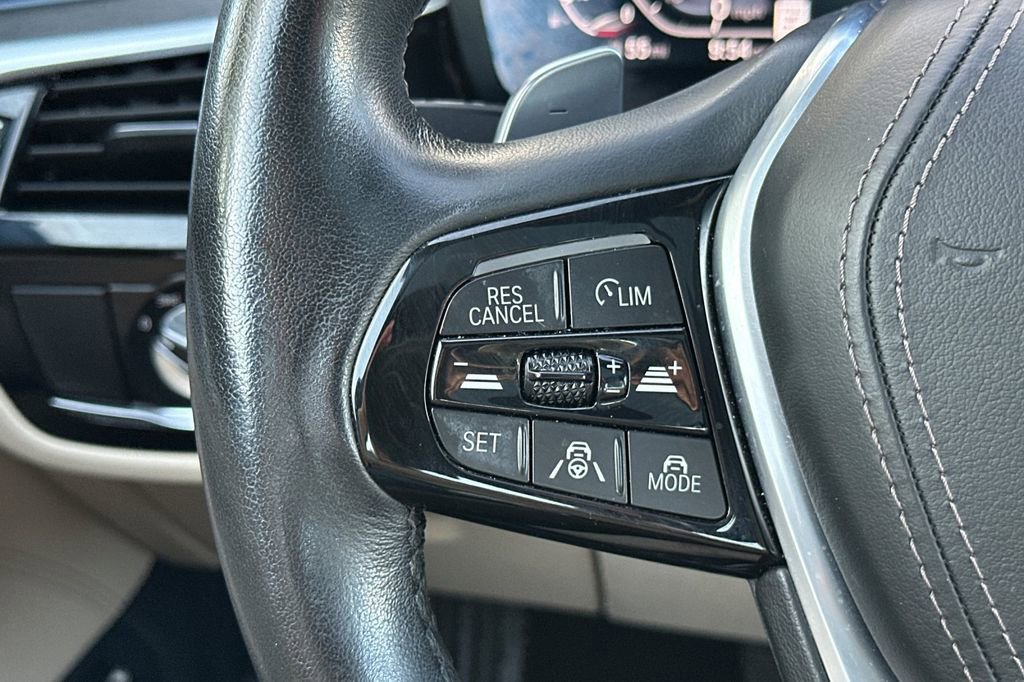 Used 2023 BMW 530e w/ Premium Package image 27