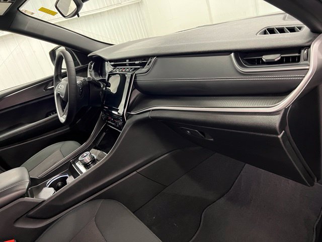 Used 2024 Jeep Grand Cherokee Laredo X RWD image 16