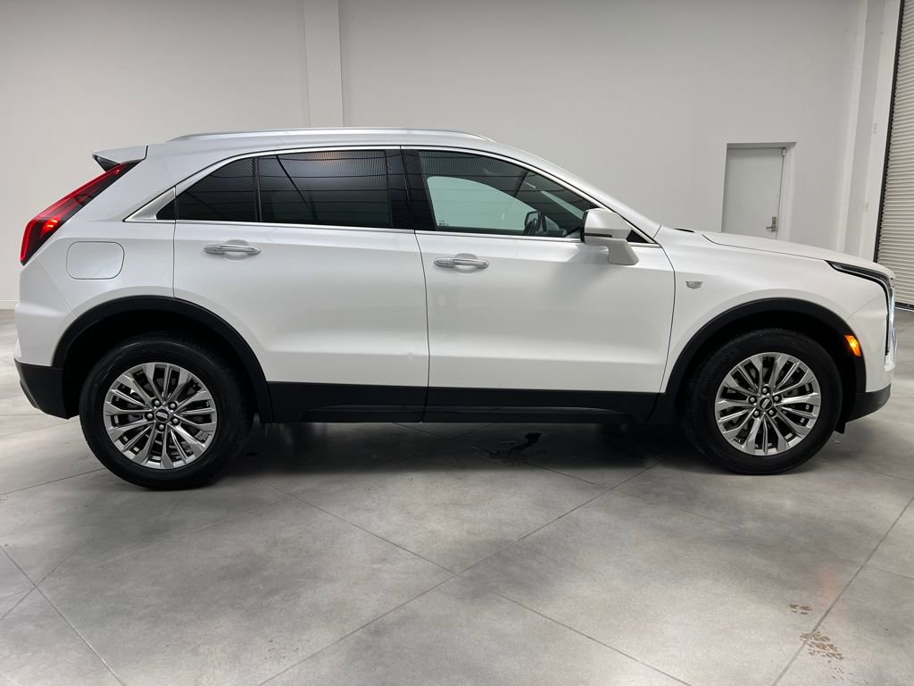 Used 2024 Cadillac XT4 Premium Luxury image 8