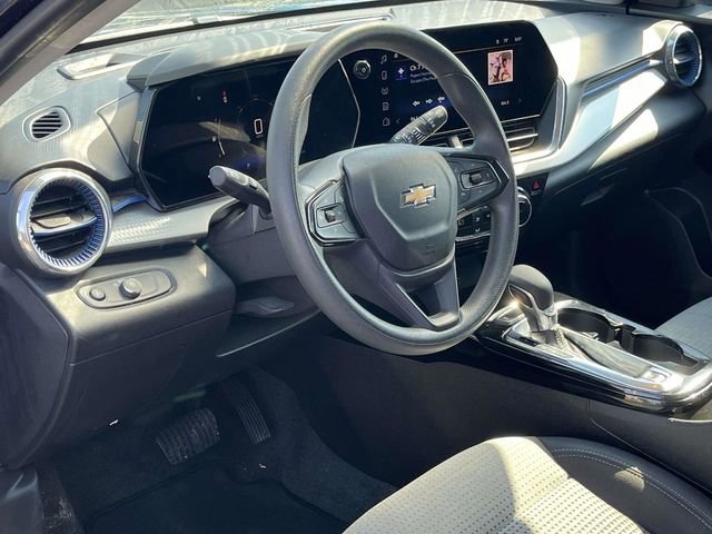 Used 2024 Chevrolet Trax LT FWD image 12