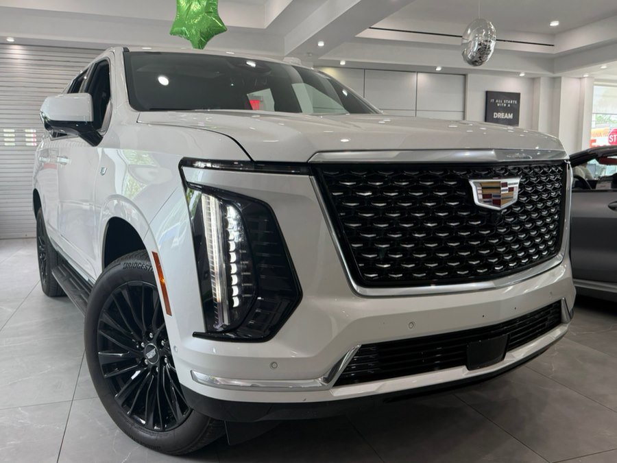 Used 2025 Cadillac Escalade Premium Luxury AWD/4WD image 2