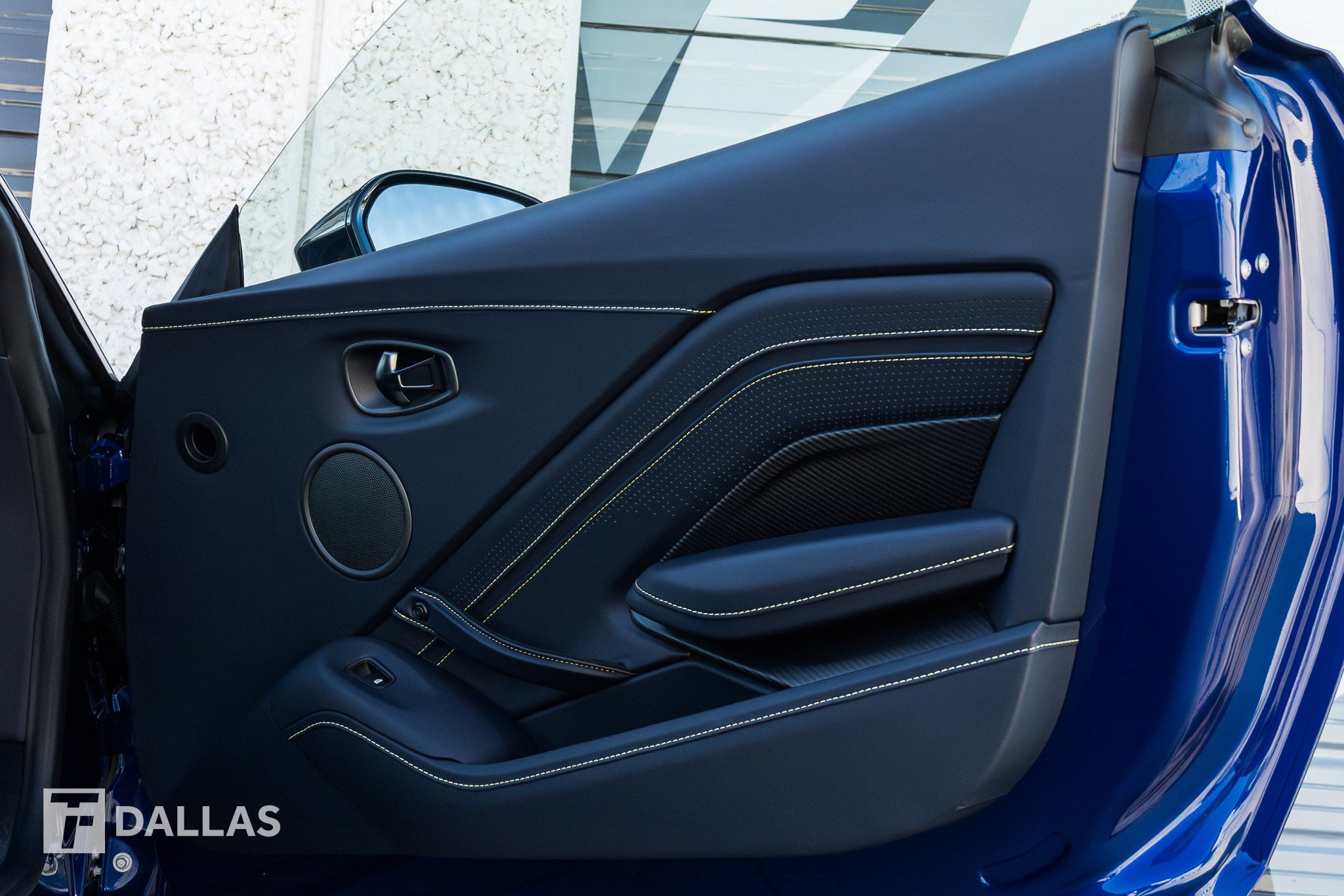 Used 2023 Aston Martin V8 Vantage Coupe image 29