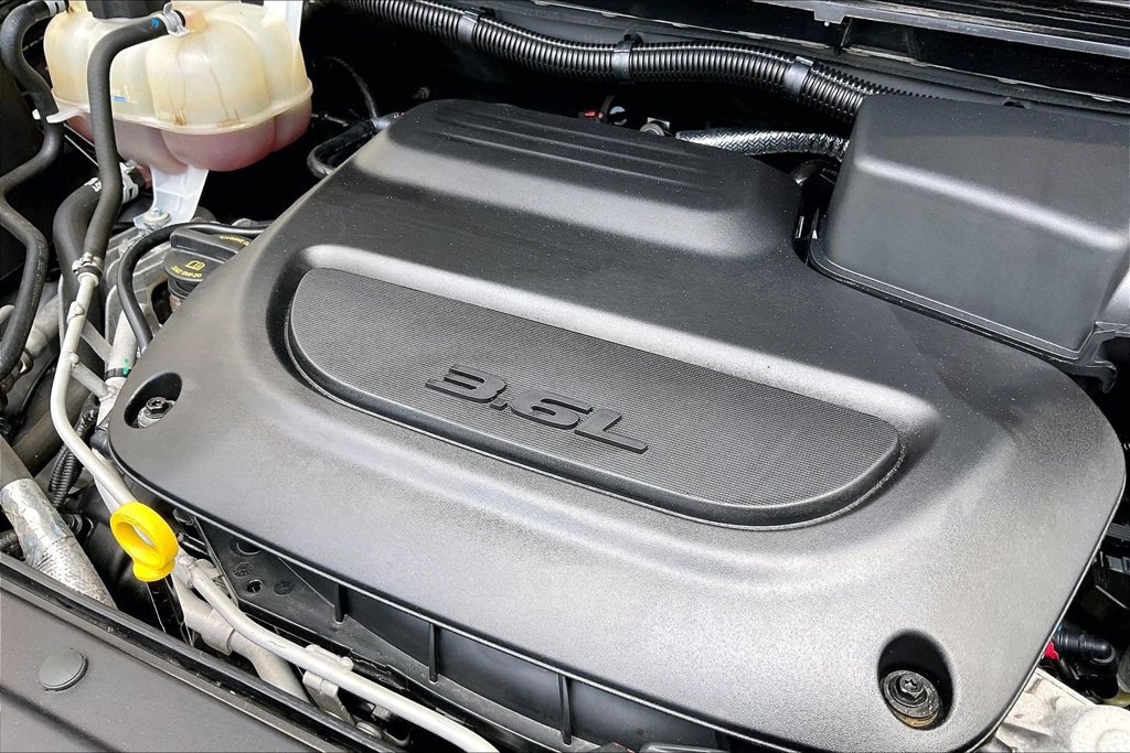 Used 2025 Chrysler Pacifica Limited FWD image 29
