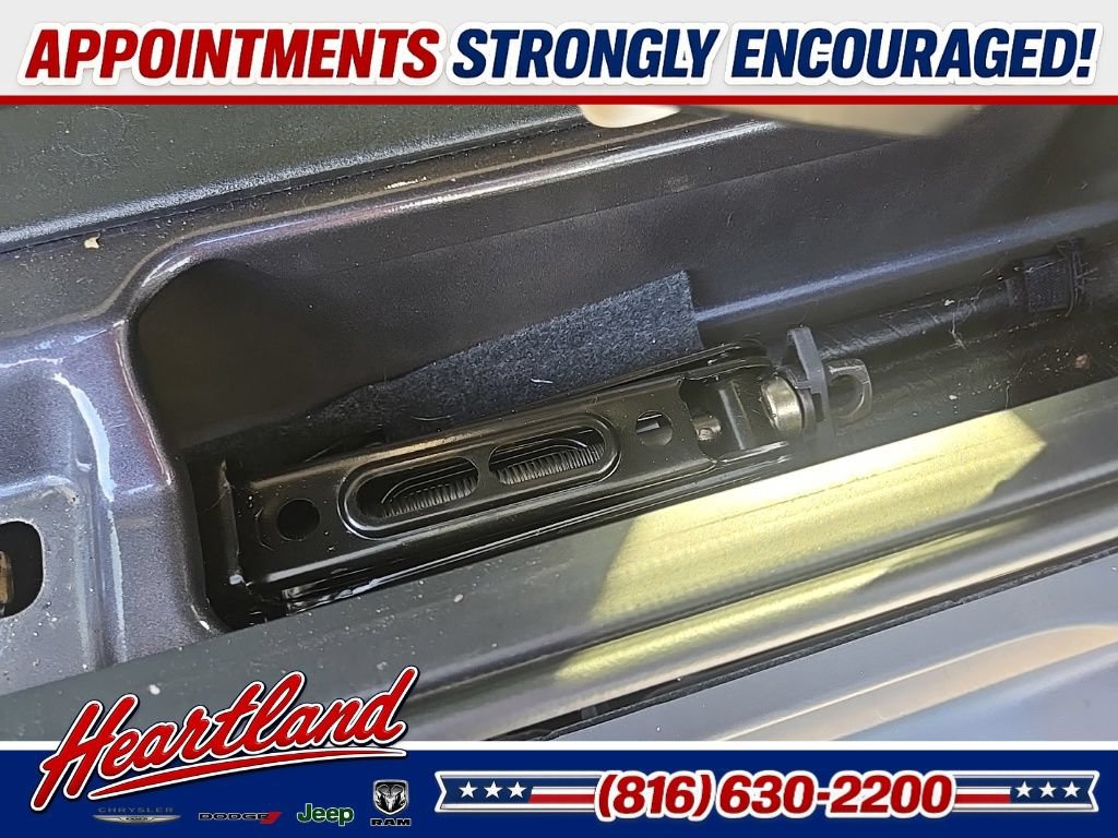 Used 2018 Jeep Wrangler Unlimited Sahara AWD/4WD image 95