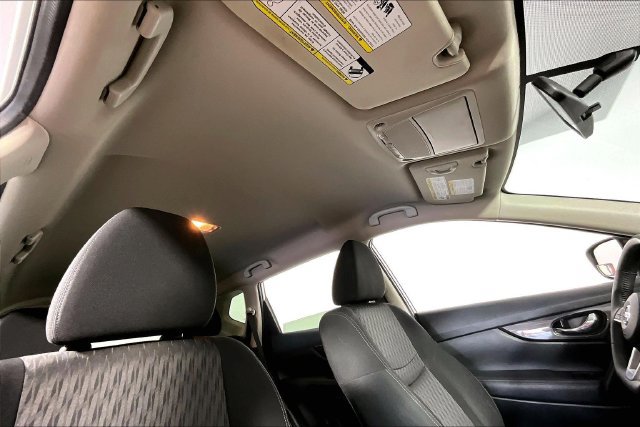 Used 2017 Nissan Rogue SV FWD image 23
