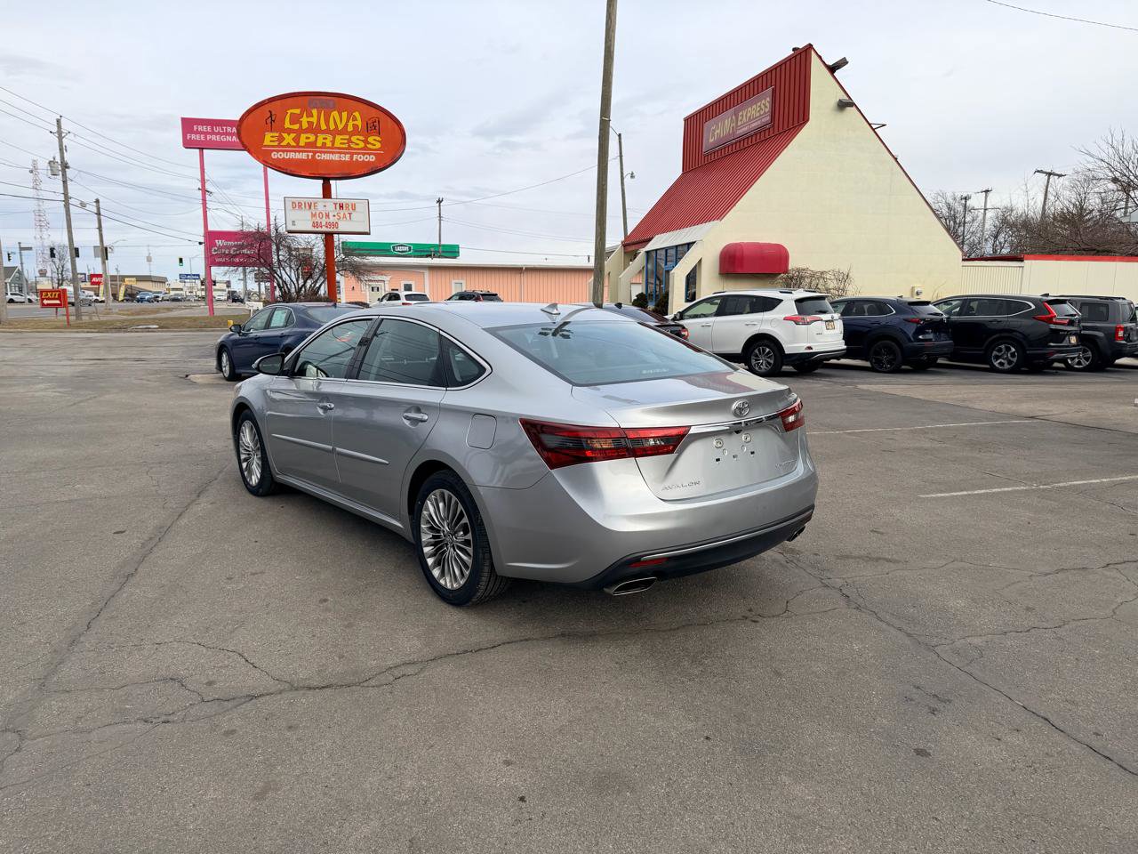 Used 2016 Toyota Avalon Limited image 10