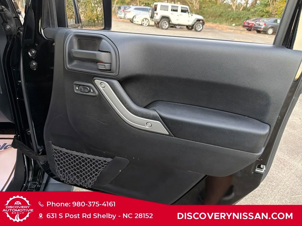 Used 2016 Jeep Wrangler Unlimited Sahara image 32