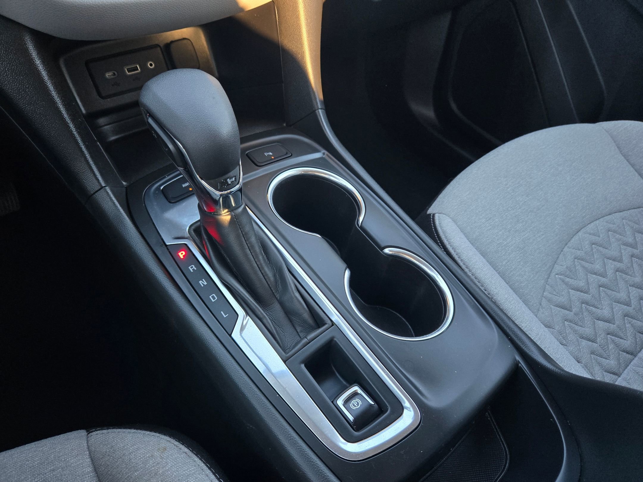 Used 2022 Chevrolet Equinox LT w/ Driver Convenience Package image 31