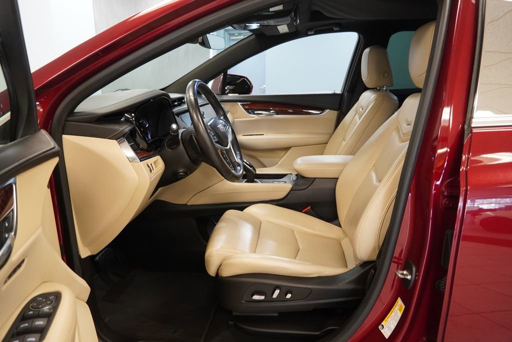 Used 2017 Cadillac XT5 Premium Luxury w/ Advanced Security Package FWD image 4