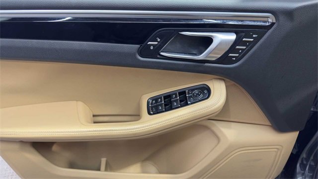 Used 2017 Porsche Macan S image 20