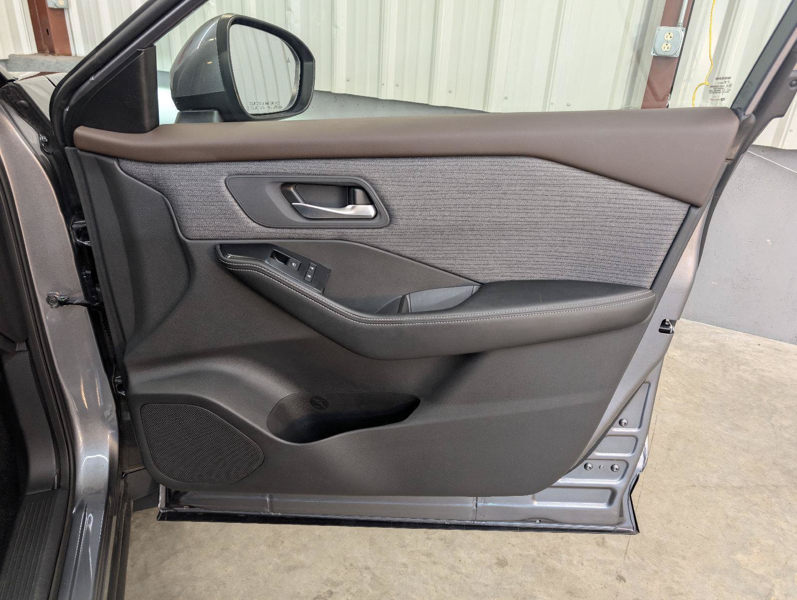 Used 2022 Nissan Rogue SV AWD/4WD image 28