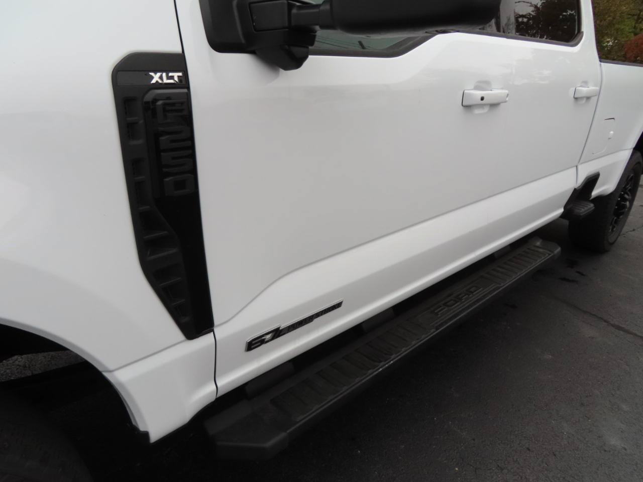 Used 2025 Ford F250 XLT w/ Black Appearance Package AWD/4WD image 12