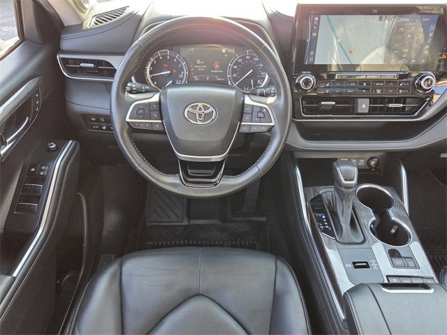 Used 2022 Toyota Highlander Limited image 15