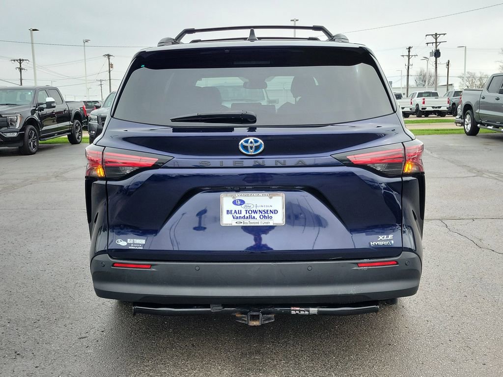 Used 2022 Toyota Sienna XLE image 5