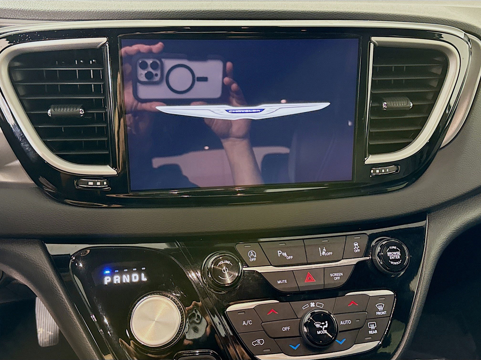 Used 2026 Chrysler Pacifica Select FWD image 18
