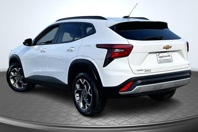 Used 2024 Chevrolet Trax LT FWD image 4