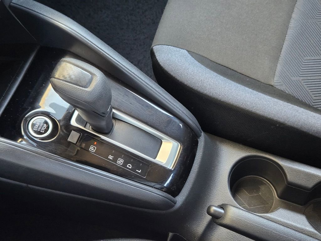Used 2025 Nissan Versa SV image 18