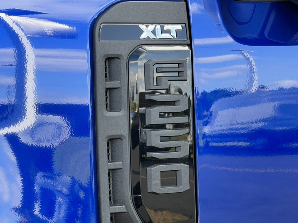 New 2026 Ford F250 4x4 Crew Cab Super Duty image 2